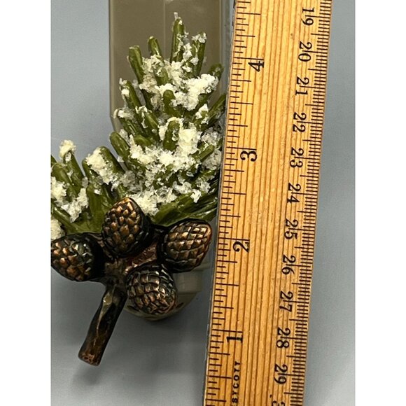 Bath & Body Works Wallflowers Pinecone & Snow Plug-In Fragrance Diffuser Retired - Picture 5 of 7